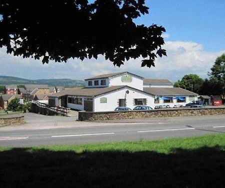 North Cornelly Green Acre Motel מראה חיצוני תמונה